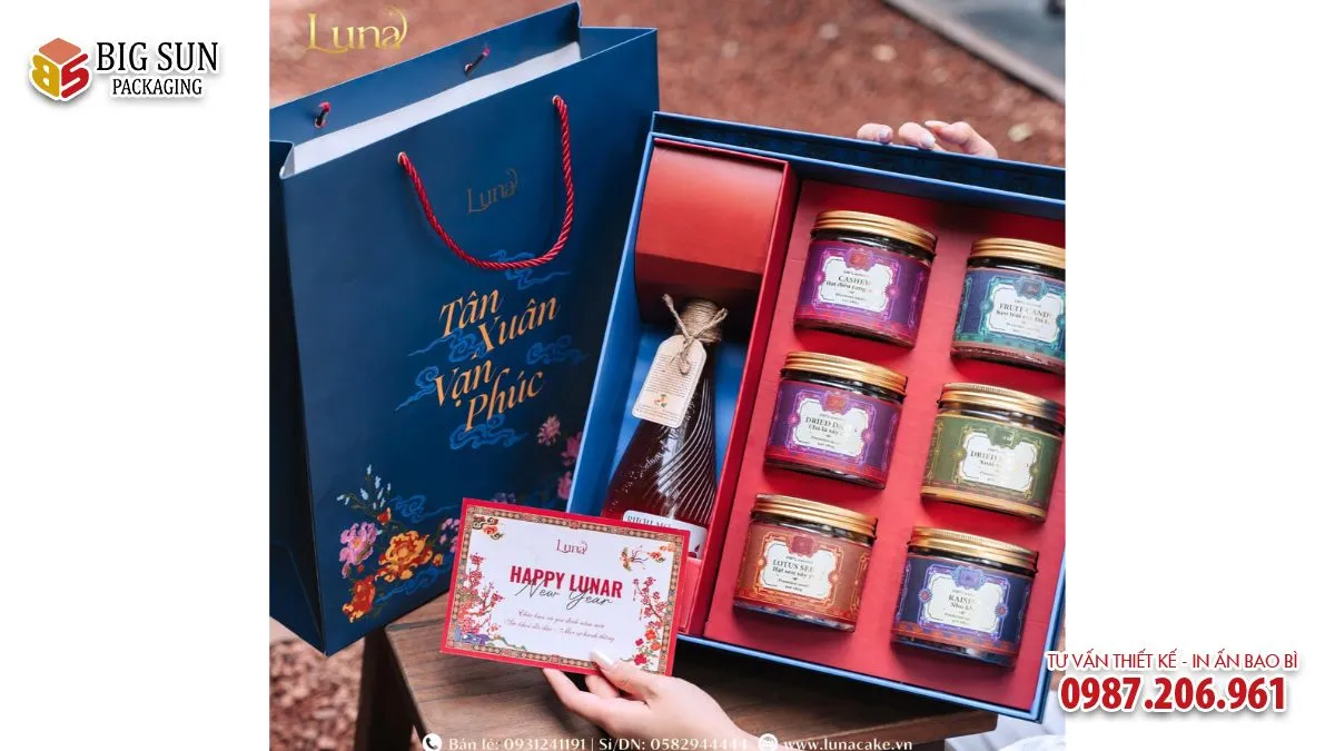 Hộp quà Tết thương hiệu Long Vân Thịnh của Luna Cake