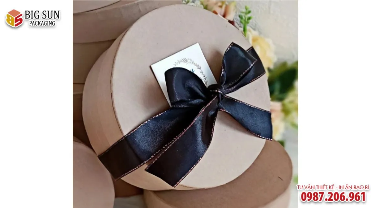 HỘP HOA HÌNH ỐNG TRÒN DÙNG TRONG DỊP LỄ