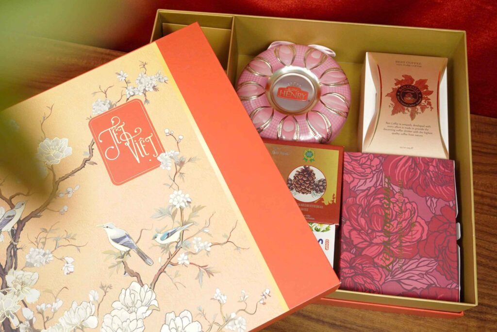 In hộp quà Tết Việt
