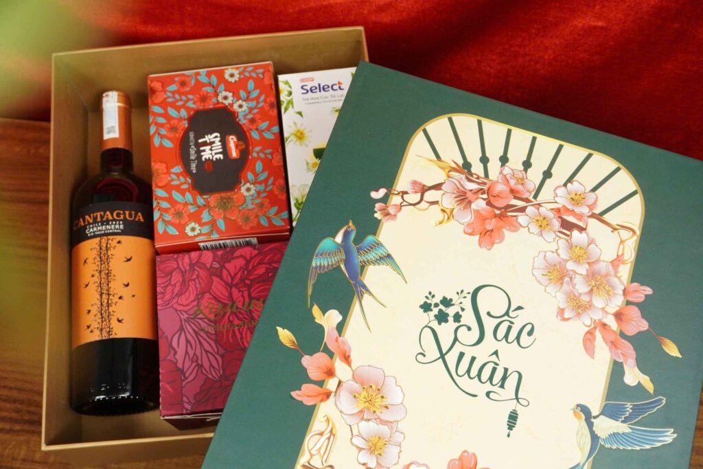 in hộp quà Tết Sắc Xuân