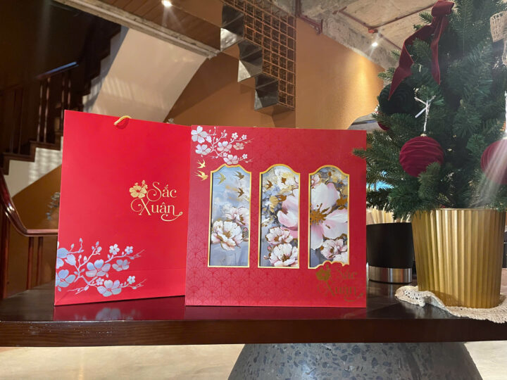 in hộp quà Tết Sắc Xuân Đỏ