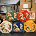 in hộp đựng bánh kẹo