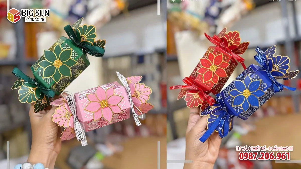 Hộp đựng bánh kẹo hình kẹo nơ hoa nổi