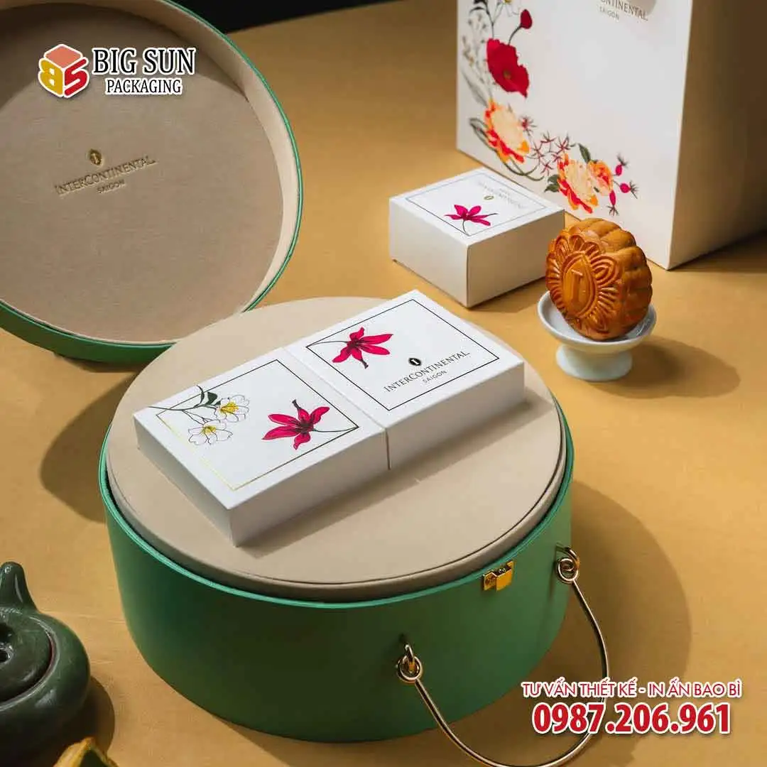 hộp bánh trung thu Intercontinental Sài Gòn Hỷ Thước mở nắp