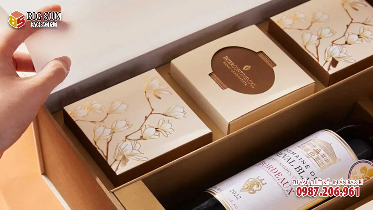 hộp bánh trung thu Intercontinental Landmark 72 cao cấp 6 bánh kèm rượu vang nhìn tổng thể